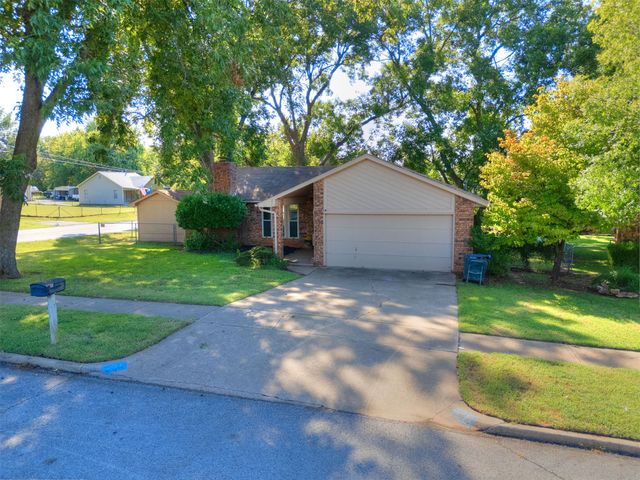 204 W Seward Avenue, Sand Springs, OK 74063