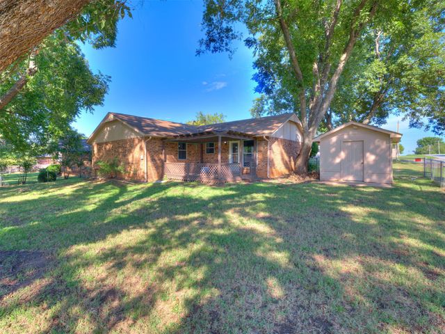 204 W Seward Avenue, Sand Springs, OK 74063