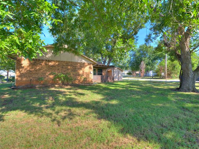 204 W Seward Avenue, Sand Springs, OK 74063