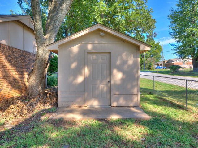 204 W Seward Avenue, Sand Springs, OK 74063
