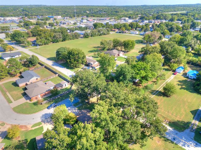 204 W Seward Avenue, Sand Springs, OK 74063