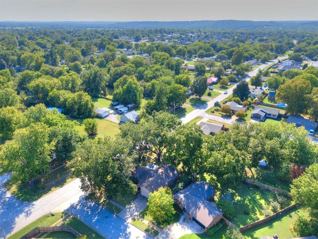 204 W Seward Avenue, Sand Springs, OK 74063
