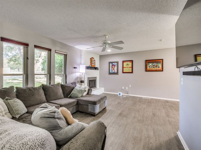 204 W Seward Avenue, Sand Springs, OK 74063