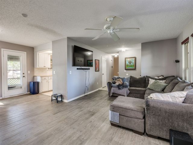 204 W Seward Avenue, Sand Springs, OK 74063