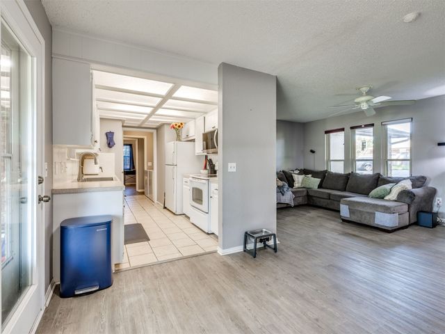 204 W Seward Avenue, Sand Springs, OK 74063