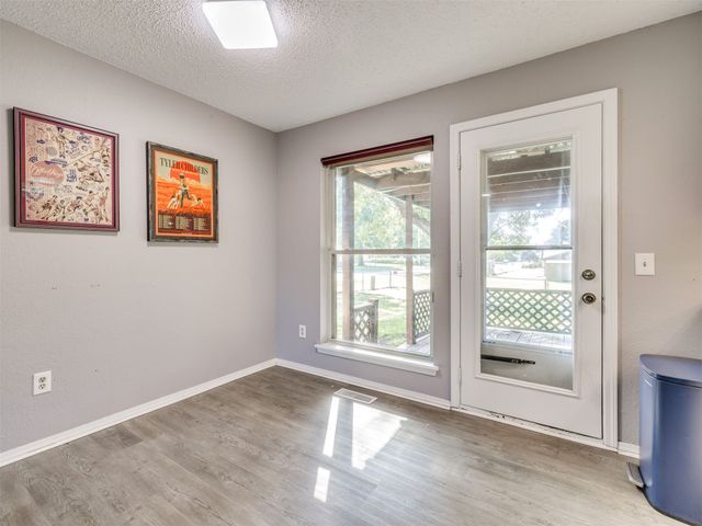 204 W Seward Avenue, Sand Springs, OK 74063