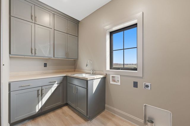 243 Thurston Ln, Derby, KS 67037