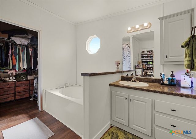 2850 Woodrow Center Road, Kingsbury, TX 78638