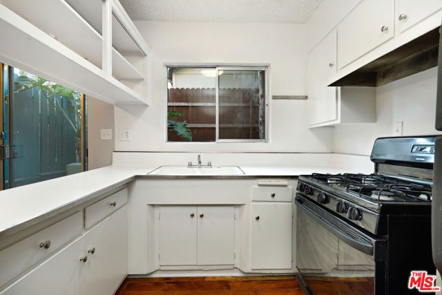 941 N San Vicente Boulevard 5, West Hollywood, CA 90069