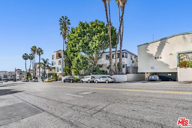 941 N San Vicente Boulevard 5, West Hollywood, CA 90069