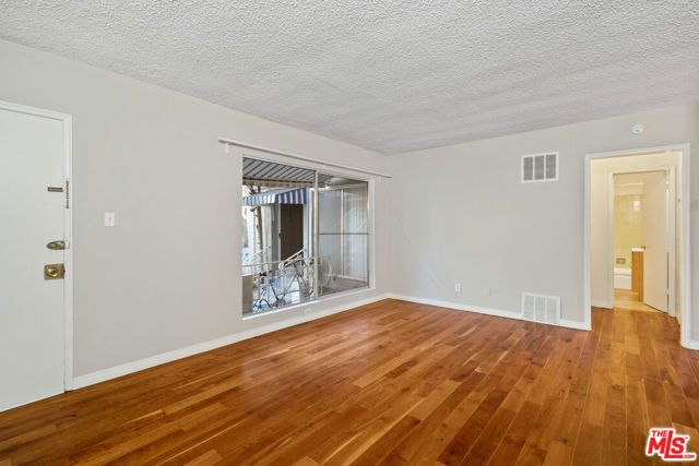 941 N San Vicente Boulevard 5, West Hollywood, CA 90069