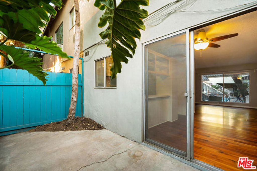 941 N San Vicente Boulevard 5, West Hollywood, CA 90069