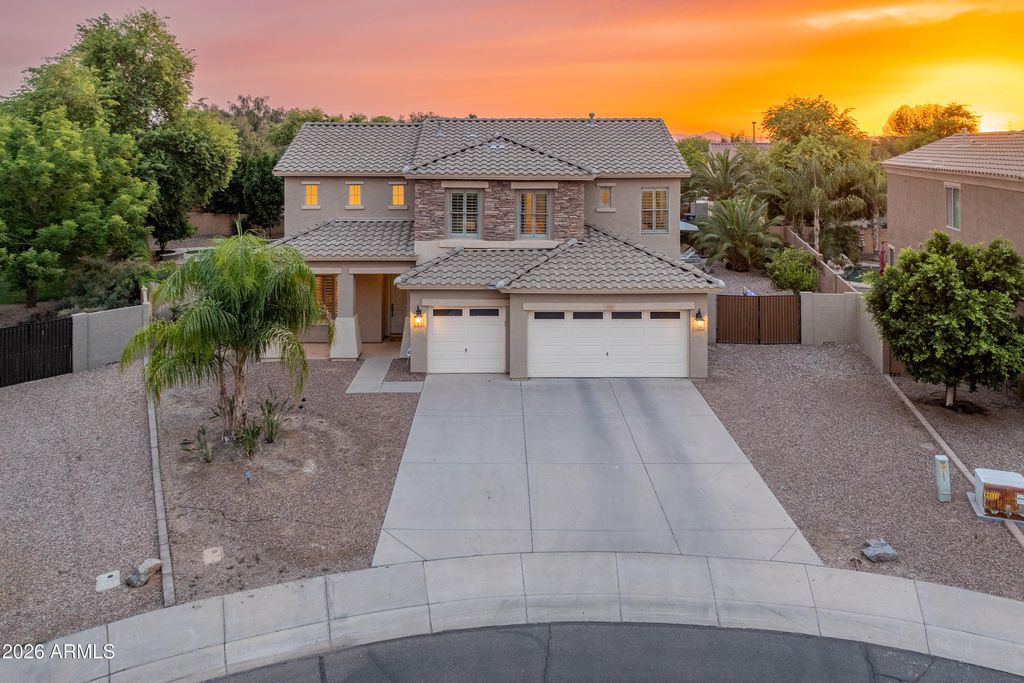 4984 S COBBLESTONE Street, Gilbert, AZ 85298 — photo 2