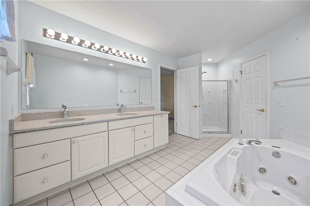 15 Legacy Oak Trail, Henrietta, NY 14534