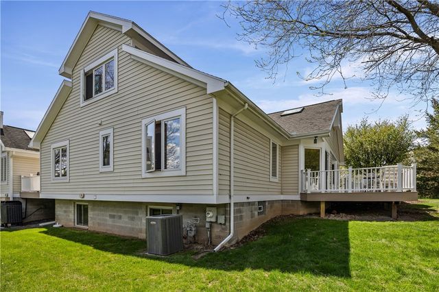 15 Legacy Oak Trail, Henrietta, NY 14534