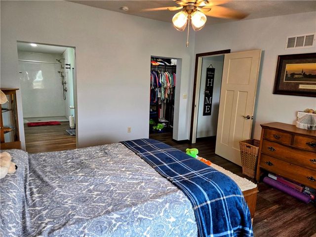 1049 SE 475 RD Road, Knob Noster, MO 65336