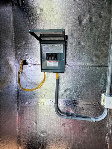 1049 SE 475 RD Road, Knob Noster, MO 65336