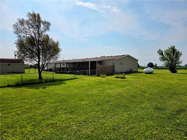 1049 SE 475 RD Road, Knob Noster, MO 65336