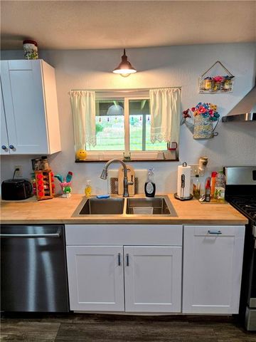 1049 SE 475 RD Road, Knob Noster, MO 65336