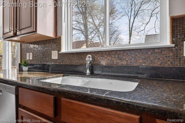 49109 Paloma Drive, Van Buren Charter Township, MI 48111