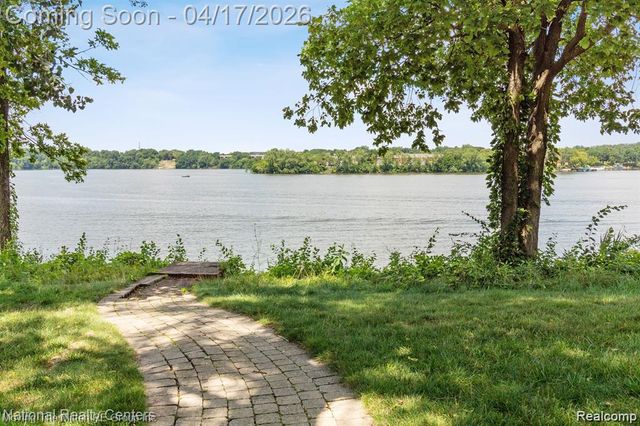 49109 Paloma Drive, Van Buren Charter Township, MI 48111