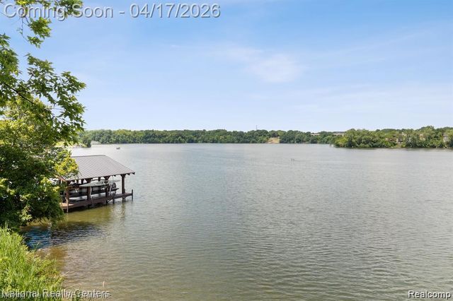 49109 Paloma Drive, Van Buren Charter Township, MI 48111