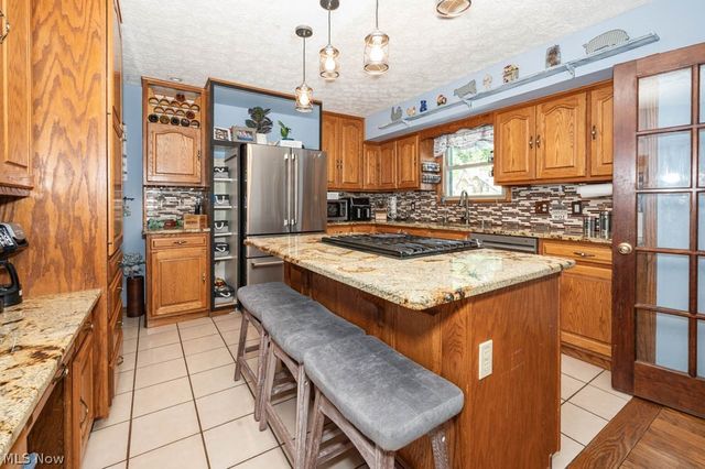 7308 Lake O Springs Avenue NW, North Canton, OH 44720