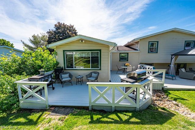 7308 Lake O Springs Avenue NW, North Canton, OH 44720