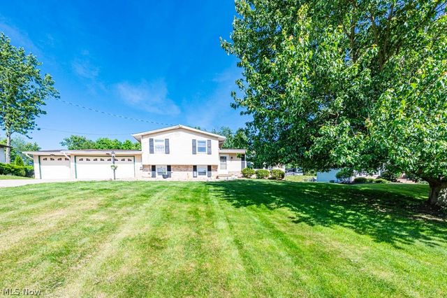 7308 Lake O Springs Avenue NW, North Canton, OH 44720