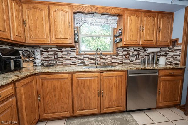 7308 Lake O Springs Avenue NW, North Canton, OH 44720