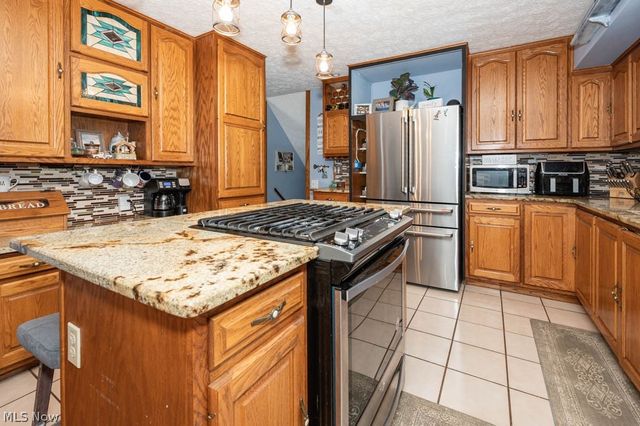 7308 Lake O Springs Avenue NW, North Canton, OH 44720