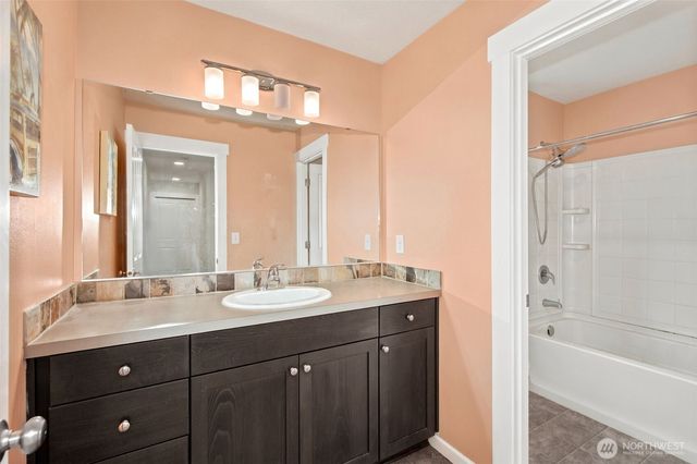 2805 Fiddleback Street NE, Lacey, WA 98516