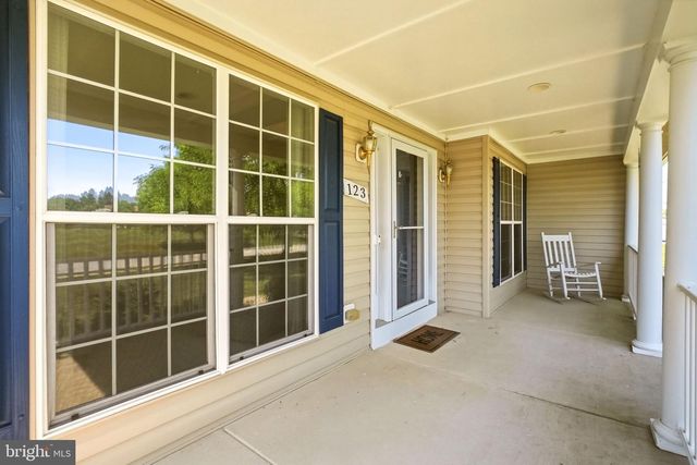 123 RIVERSIDE LN, Coatesville, PA 19320
