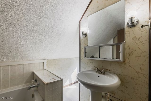 2526 17th Street NE, Canton, OH 44705