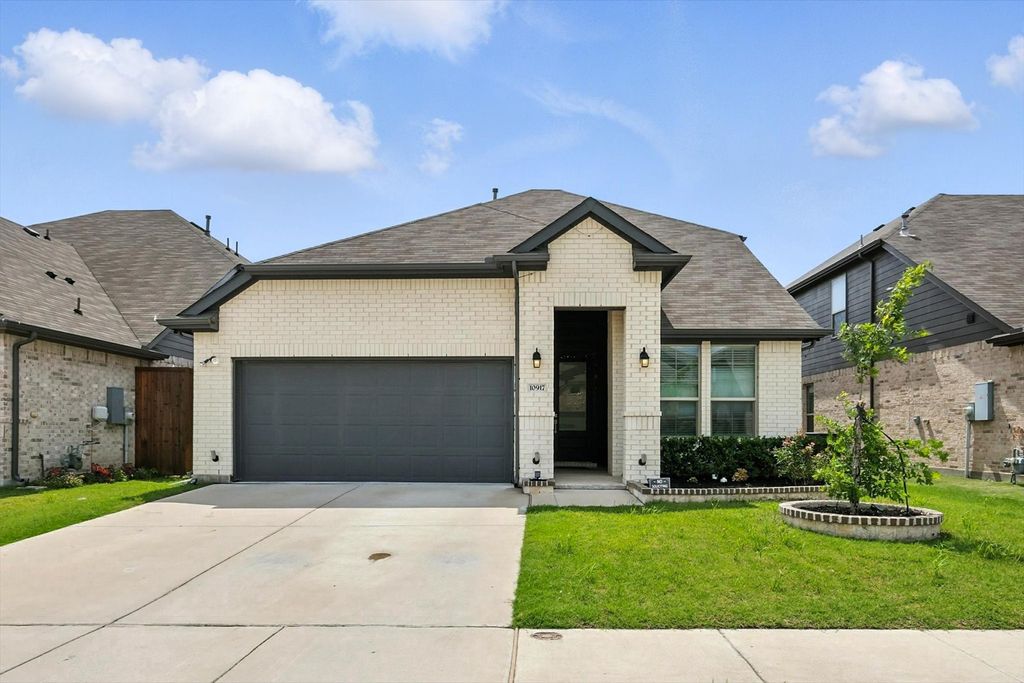 10917 Phelps Way, Fort Worth, TX 76244