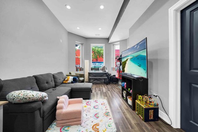 1505 S Tripp Avenue, Chicago, IL 60623
