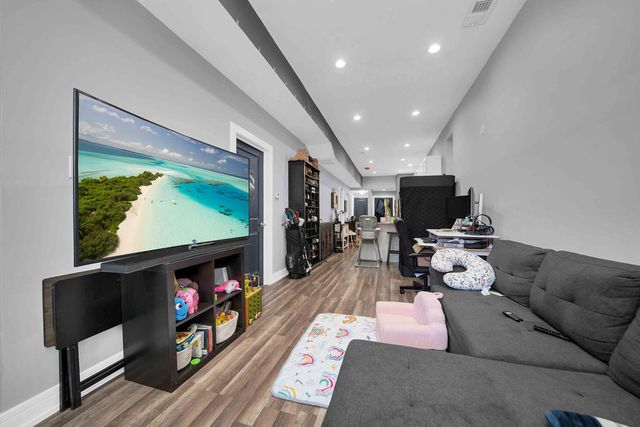 1505 S Tripp Avenue, Chicago, IL 60623