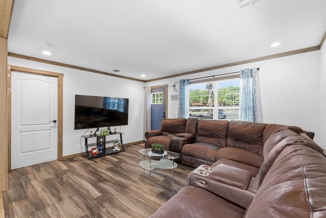 1334 E Woods Drive, Kemp, TX 75143