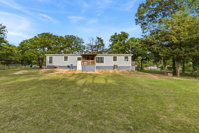 1334 E Woods Drive, Kemp, TX 75143