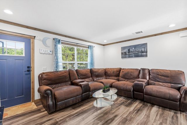 1334 E Woods Drive, Kemp, TX 75143