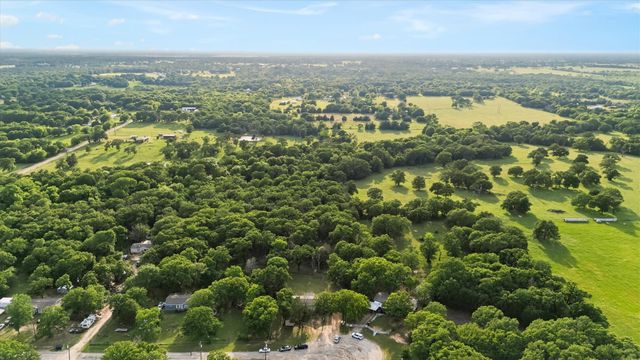 1334 E Woods Drive, Kemp, TX 75143