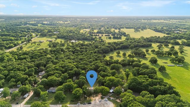 1334 E Woods Drive, Kemp, TX 75143