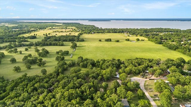 1334 E Woods Drive, Kemp, TX 75143