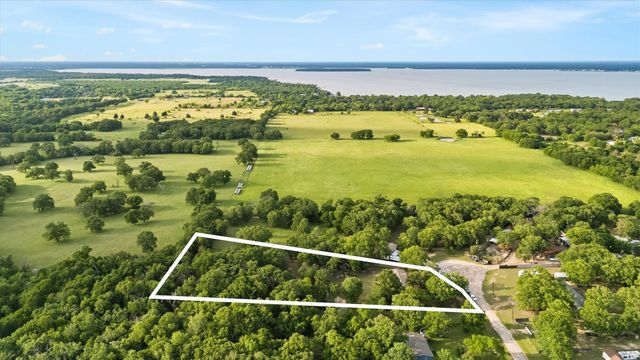 1334 E Woods Drive, Kemp, TX 75143