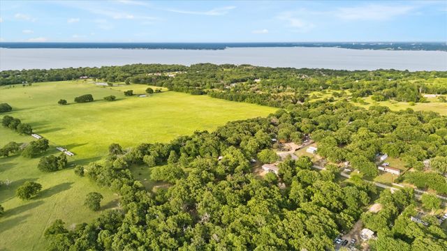 1334 E Woods Drive, Kemp, TX 75143