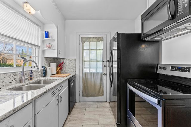 440 Henry Clay Boulevard, Lexington, KY 40502