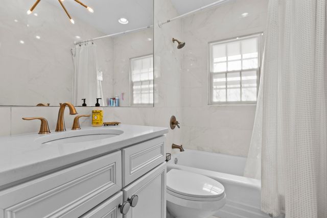 440 Henry Clay Boulevard, Lexington, KY 40502