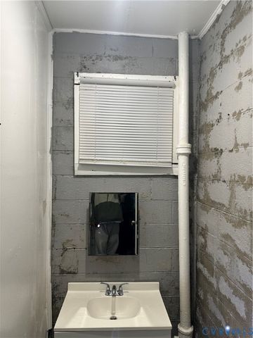 650 S Jones St, Petersburg, VA 23803