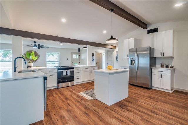 1102 N Austin Ave, Georgetown, TX 78626