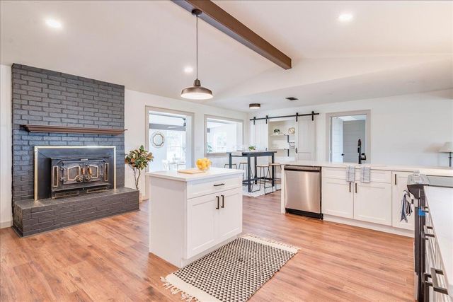 1102 N Austin Ave, Georgetown, TX 78626
